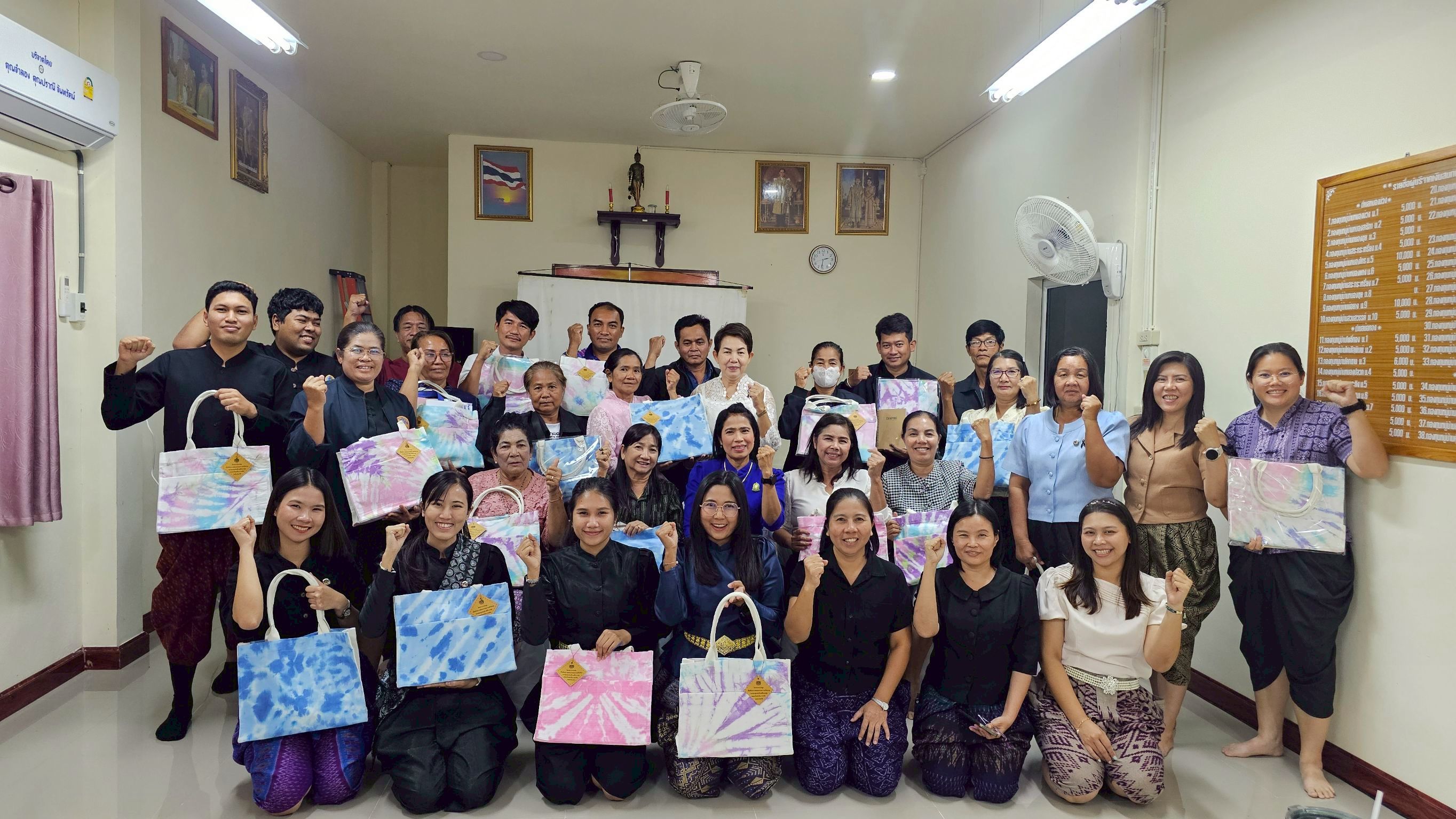 พช. ลพบุรี จัดประชุม “เพิ่มศักยภาพคณะกรรมการเครือข่ายกองทุนชุมชนขับเคลื่อนกลุ่มออมทรัพย์เพื่อการผลิต ระดับจังหวัด” มุ่งบริหารจัดการตามหลักธรรมาภิบาล พร้อมยกระดับสู่ศูนย์เรียนรู้ต้นแบบฯ