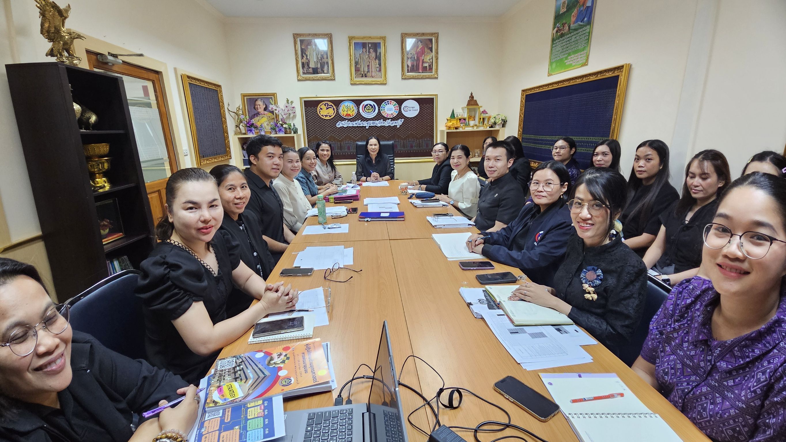 พช.ลพบุรี ประชุมสำนักงานพัฒนาชุมชนจังหวัดลพบุรี ประจำเดือนเมษายน 2569 พร้อมขับเคลื่อนงานตามนโยบายกระทรวงมหาดไทยและภารกิจสำคัญของกรมการพัฒนาชุมชน